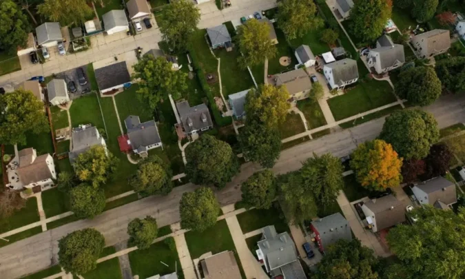 Freddie Mac Says 30-Year Mortgage Rate Climbs to 6.71% as Bond Selloff, Inflation Fears and Treasury Yields Push Borrowing Costs Higher A home for sale sign in front of a house as mortgage rates rise toward 7 percent
