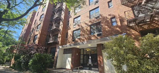 Elmhurst Tenants at A&E Realty’s Case Street Building Say Hot Water Cuts and Unfinished Repairs Persist Ahead of Queens Court Date on Hundreds of Violations Elmhurst apartment building with tenants reporting hot water outages and repair problems
